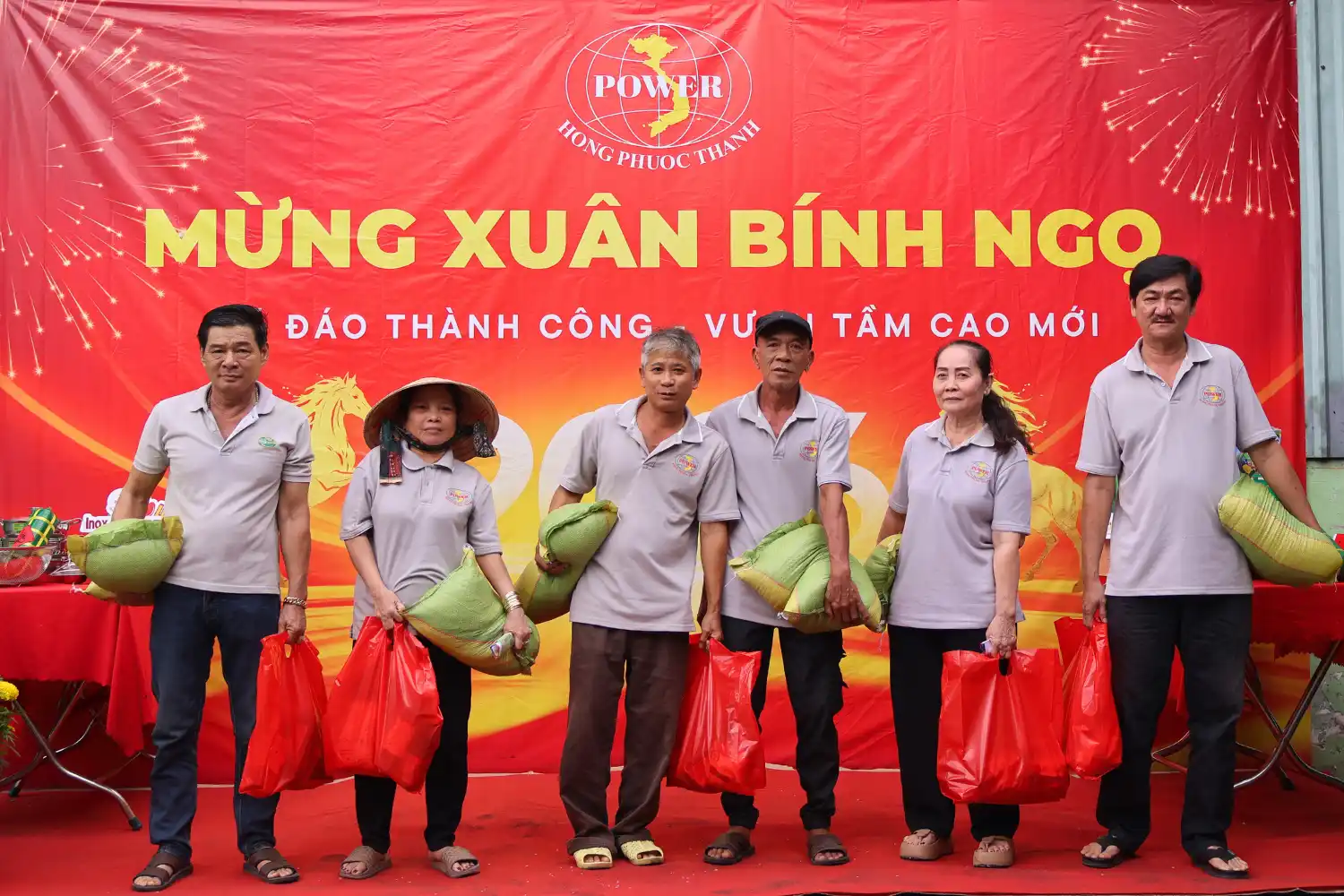 hồng phước thành trao quà tết