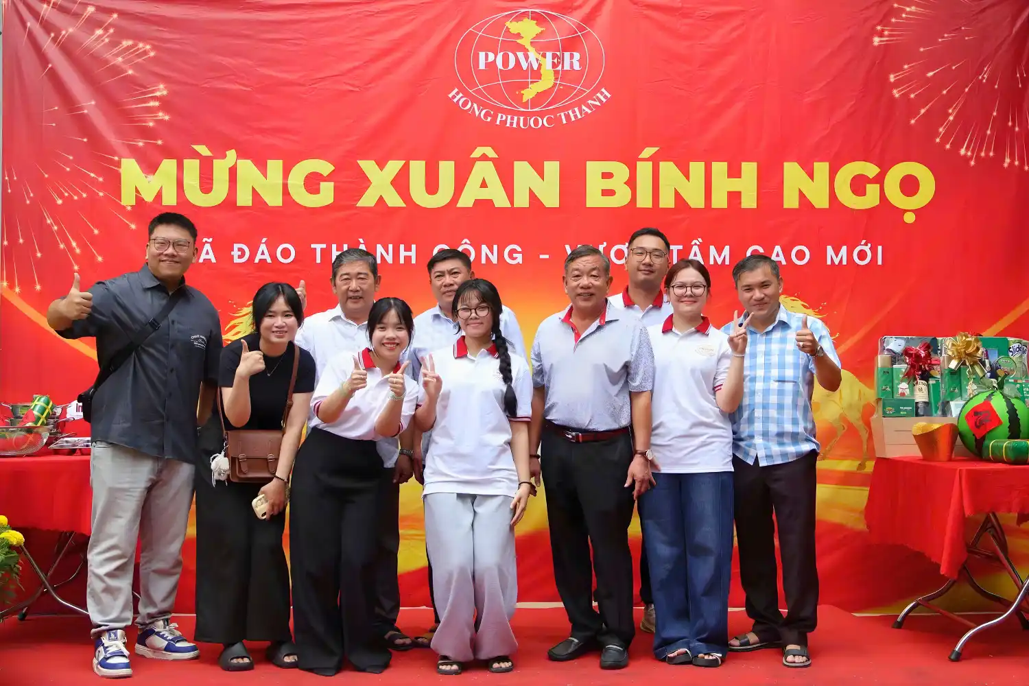 công ty hồng phước thành trao quà tết cho nhân viên